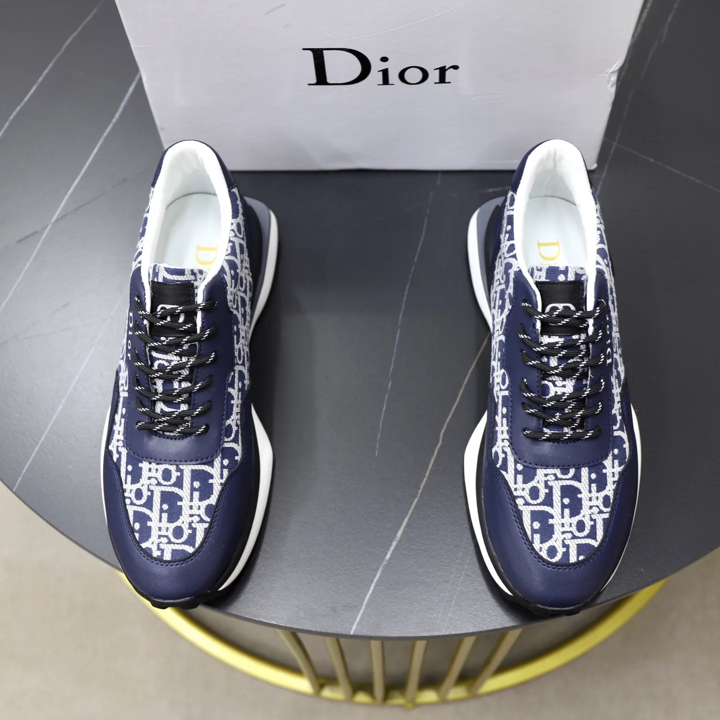 Ex-factory price: 462💰🙅‍♂️🙅‍♂️🙅‍♂️ Brand: Dior DIOR Standard code: 38-44 (45 customized) Grade: Same as the official website Material: Original leather splicing brand cloth Comfortable and breathable lining Lightweight and wear-resistant sports outsole Style category: Men's fashionable casual shoes Running sneakers Distinguished luxury brand elements Top luxury Color: actual picture color